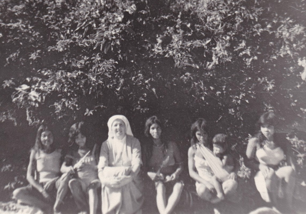 Alto Alegre 1981. Sr. Teresa e alcune donne profughe