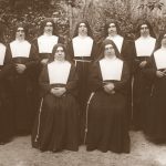 Madre Anacleta con in gruppo delle prime missionarie 1937 (recto)