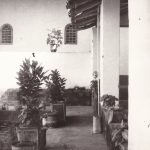Casa delle Suore (part.) il cortile e le finestrelle della Chiesa