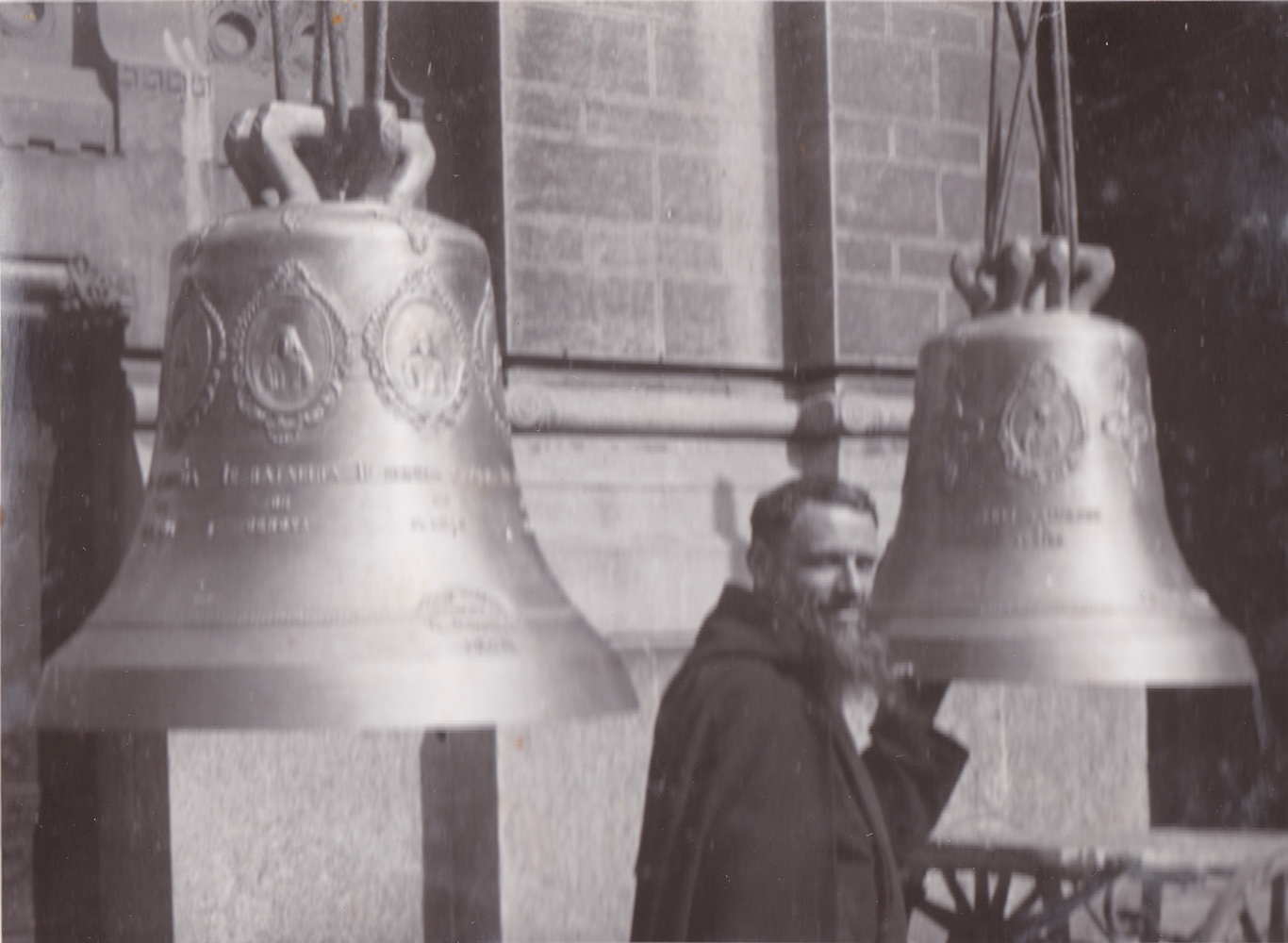Milano, 5 aprile 1940: P. Adriano da Bondo Petello, missionario cappuccino in Brasile, promotore del progetto delle campane